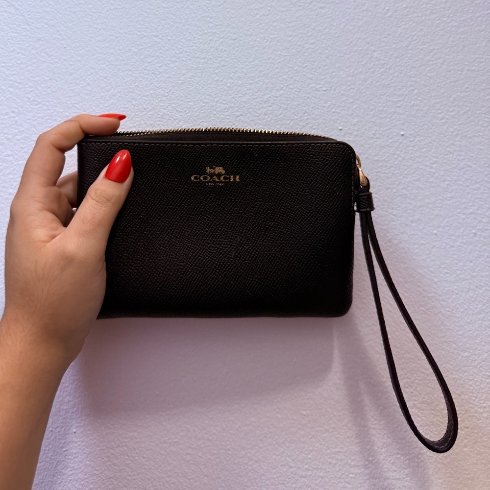 Corner Zip Wristlet